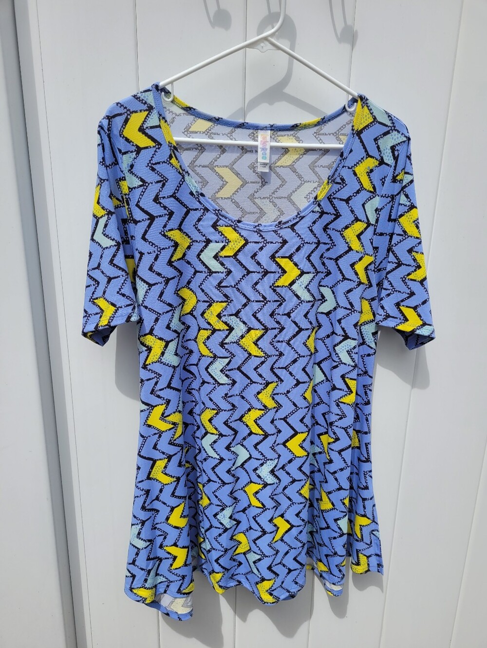 NWOT - LuLaRoe Perfect Tee - Size Large